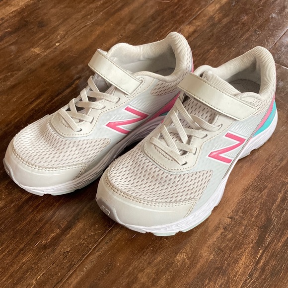 New Balance Shoes New Balance 68 V6 Kids Running Shoe Size 2 Extra